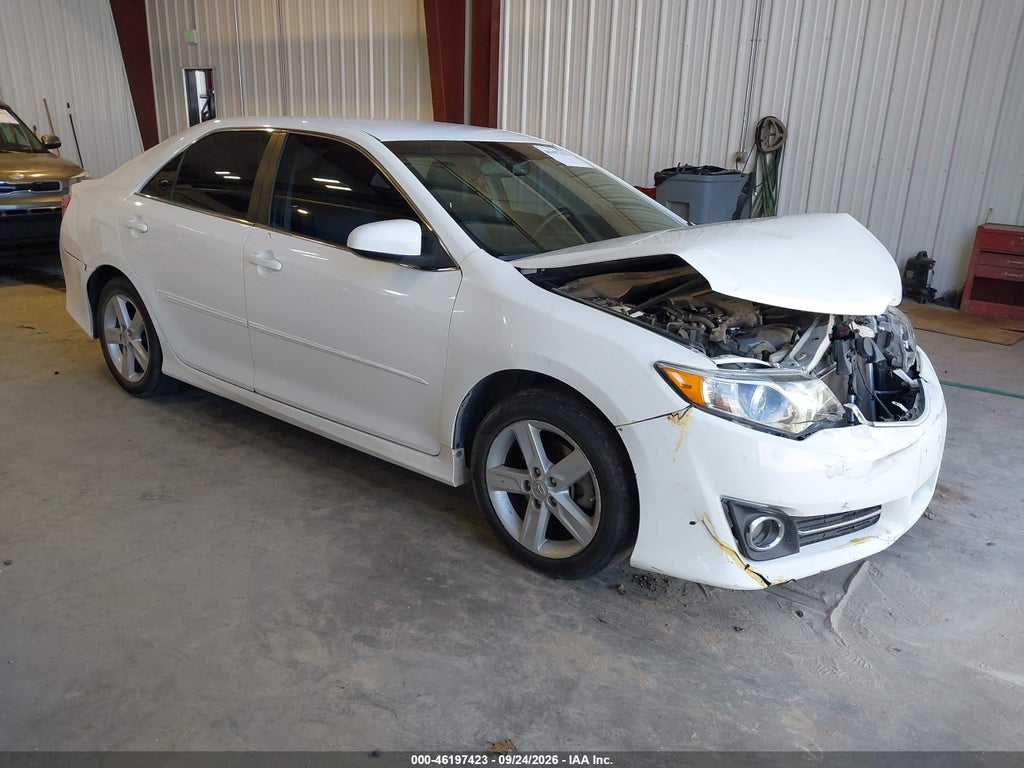 2012 Toyota Camry SE photo 1