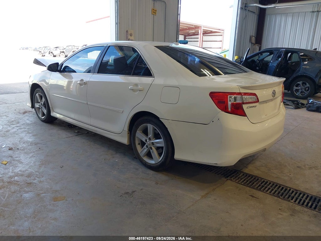 2012 Toyota Camry SE photo 3
