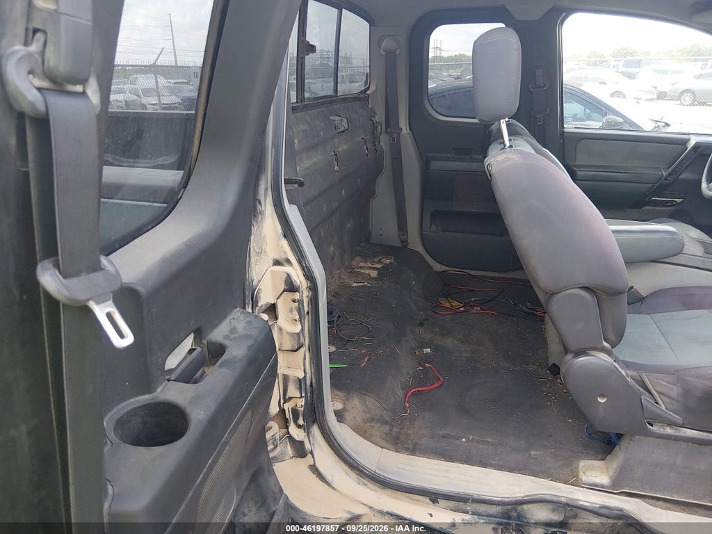 2004 Nissan Titan SE photo 8