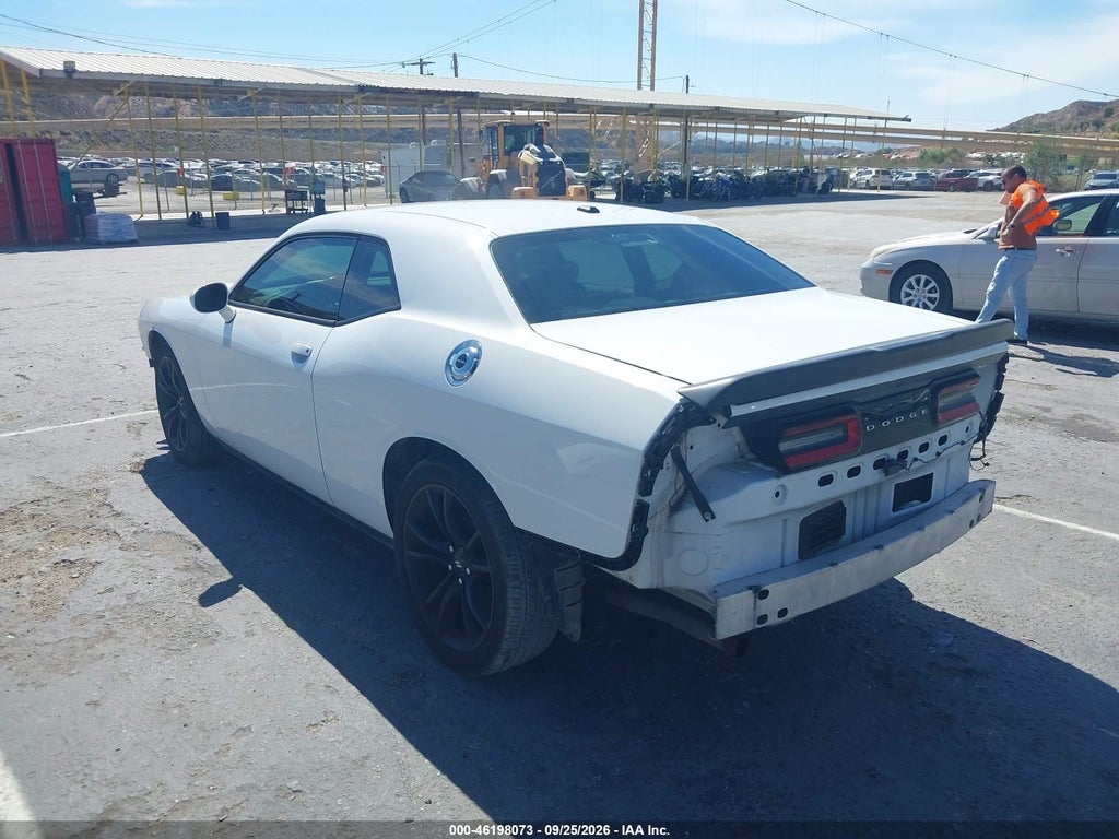 2015 Dodge Challenger SXT photo 3