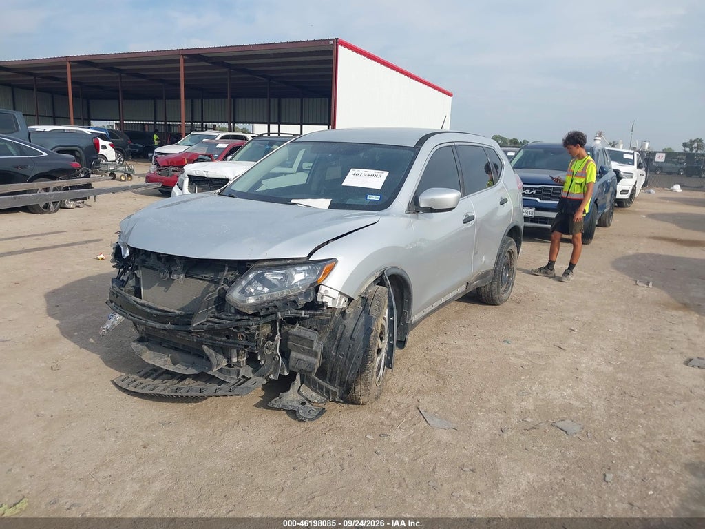 2016 Nissan Rogue S photo 2