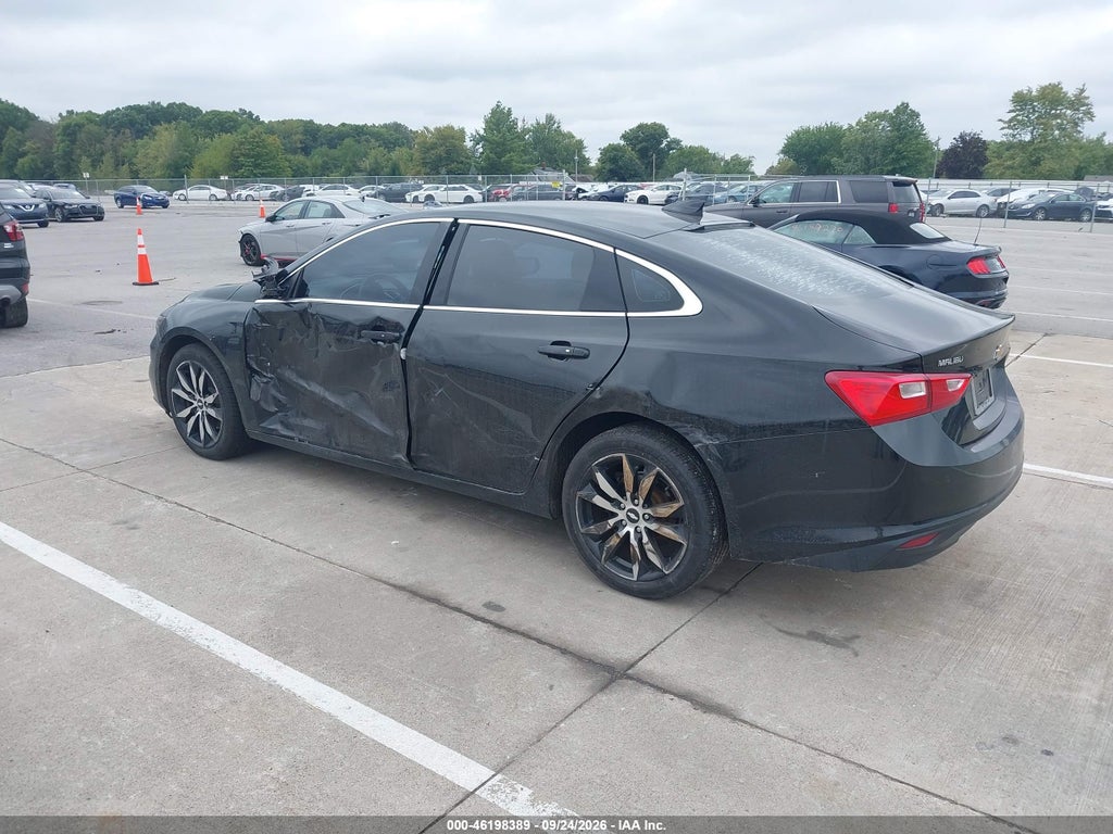 2017 Chevrolet Malibu LT photo 3