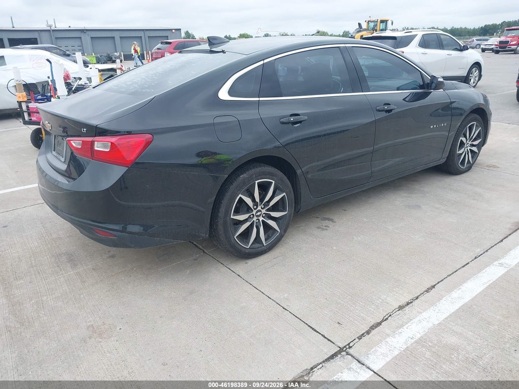 2017 Chevrolet Malibu LT photo 4