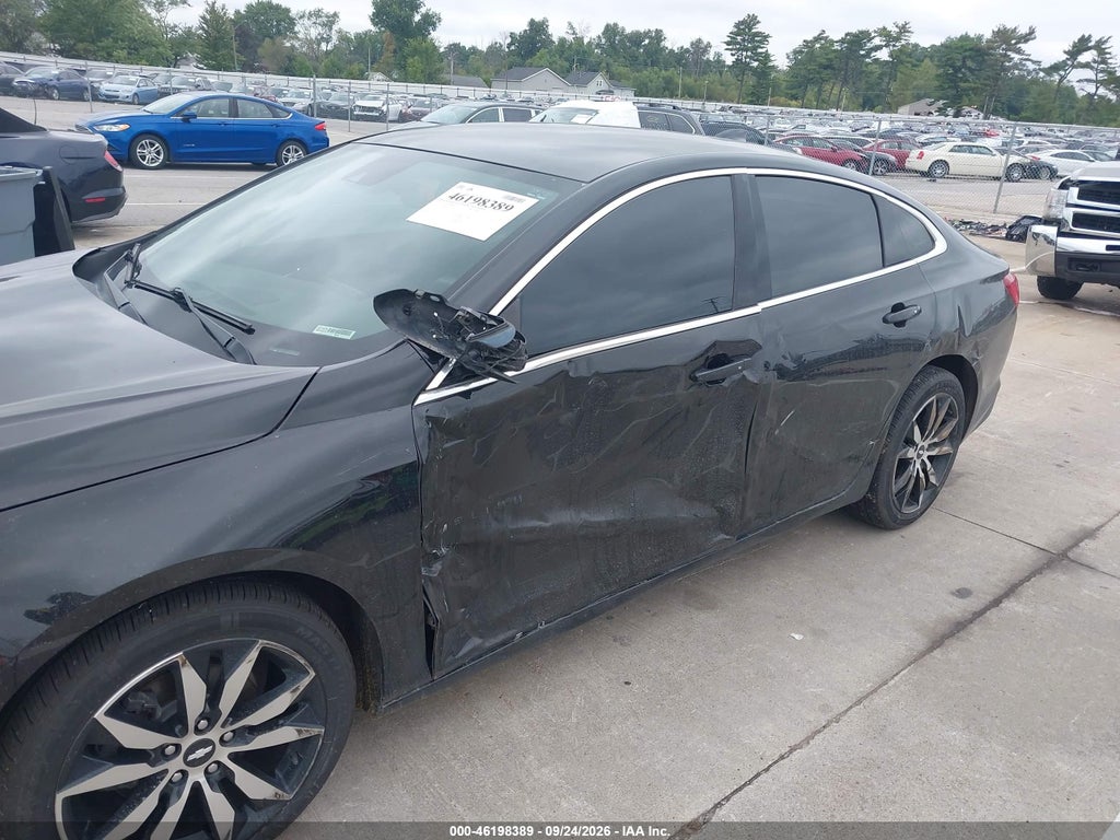 2017 Chevrolet Malibu LT photo 6