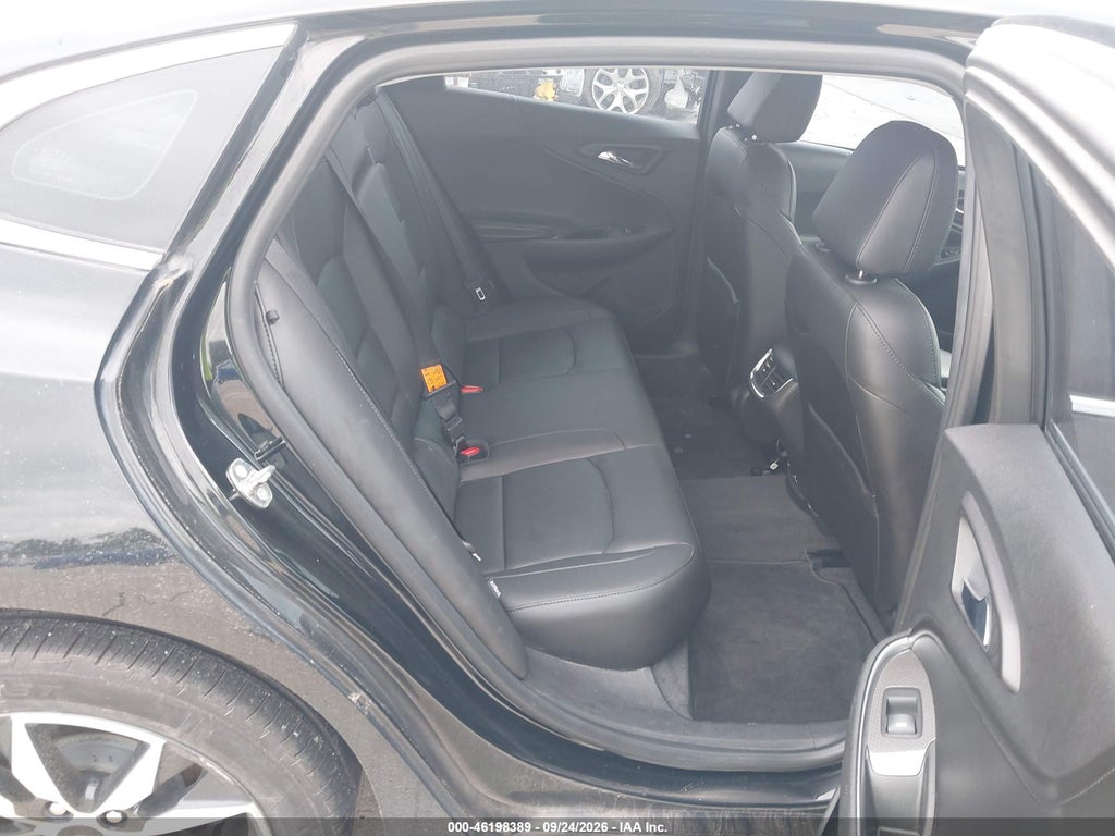 2017 Chevrolet Malibu LT photo 8