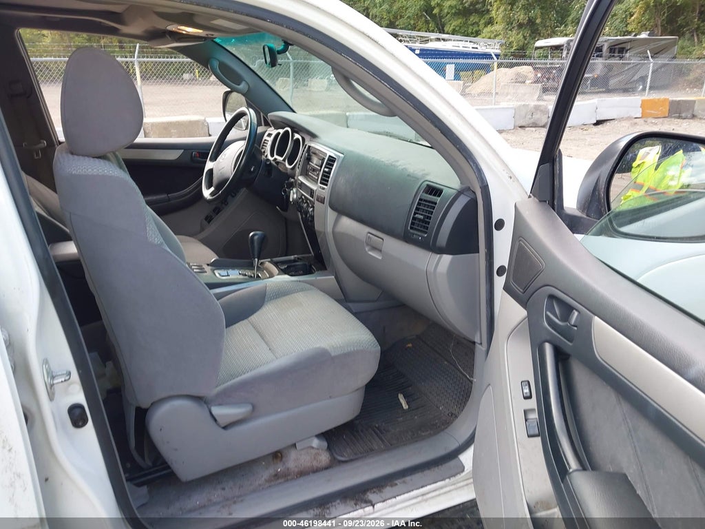 2005 Toyota 4RUNNER SR5 V8 photo 5