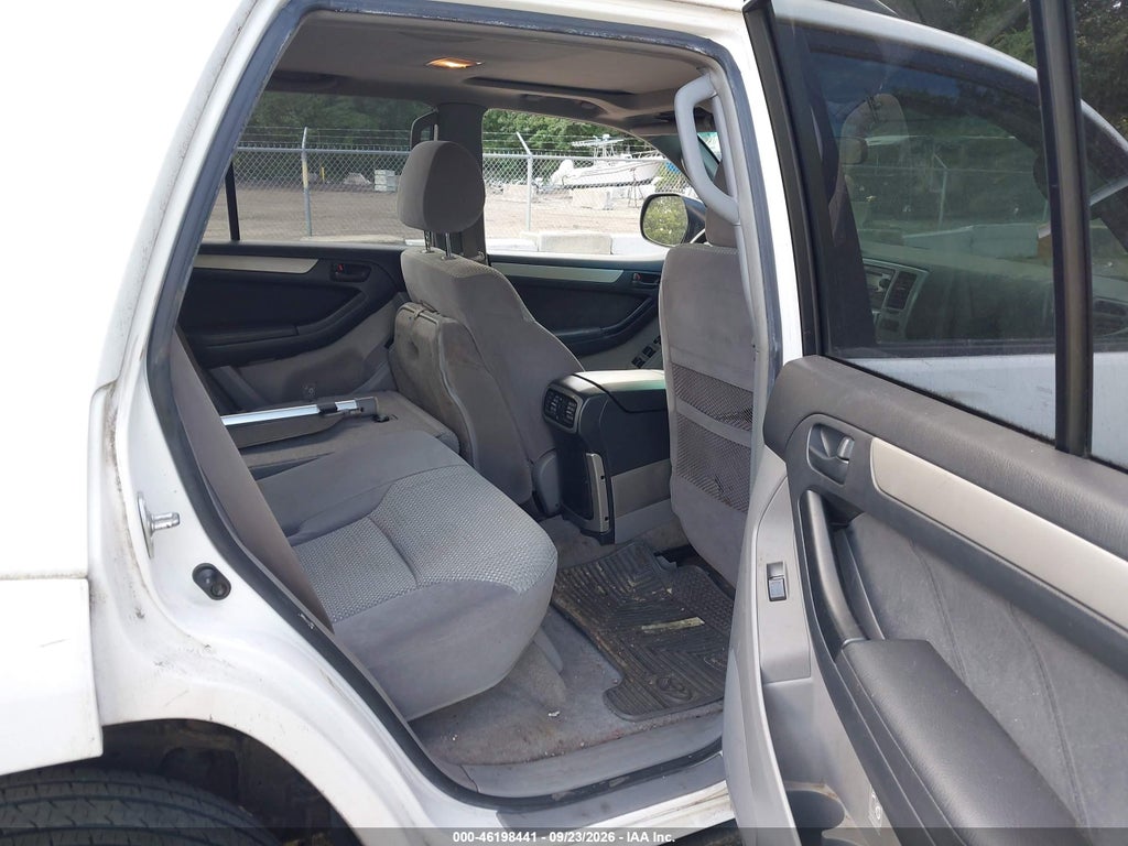 2005 Toyota 4RUNNER SR5 V8 photo 8