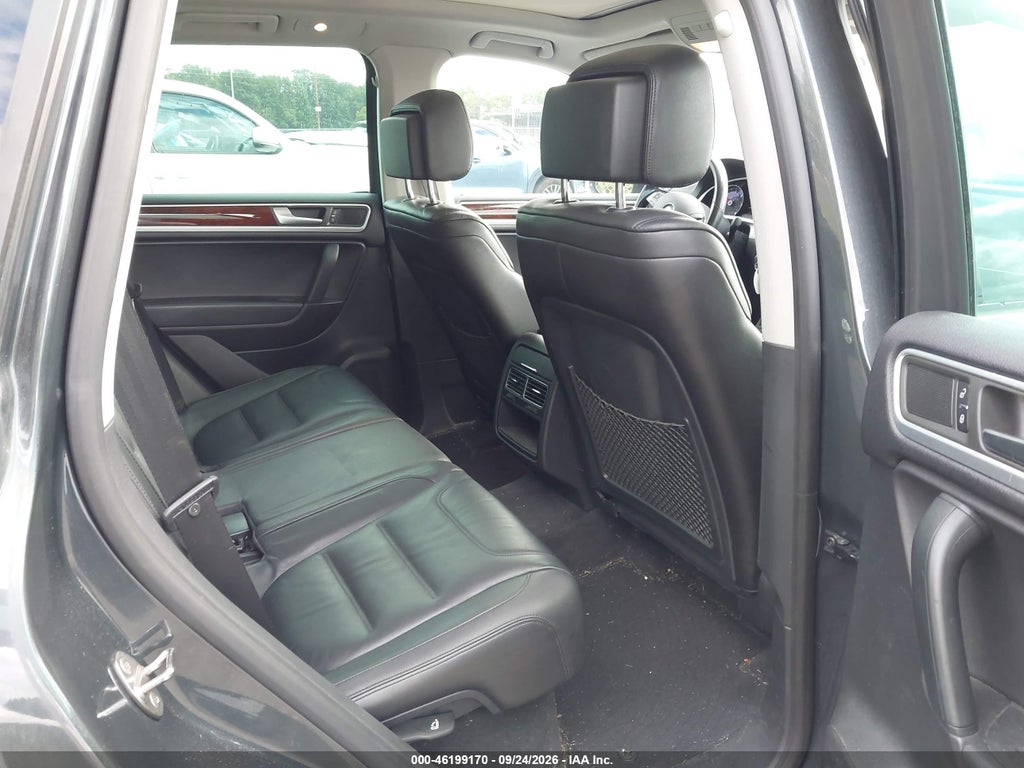 2013 Volkswagen Touareg LUX photo 8