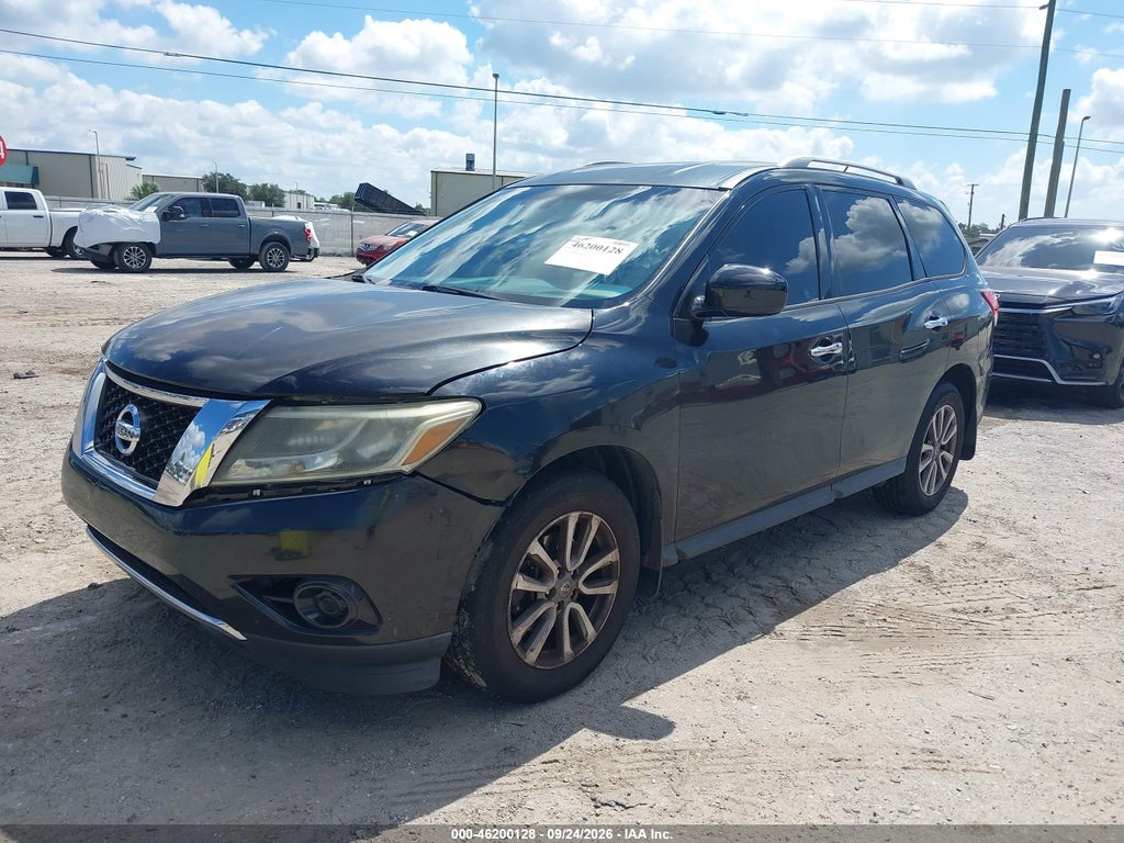 2016 Nissan Pathfinder S photo 2