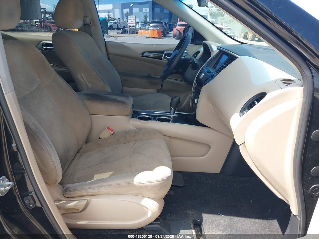 2016 Nissan Pathfinder S photo 5