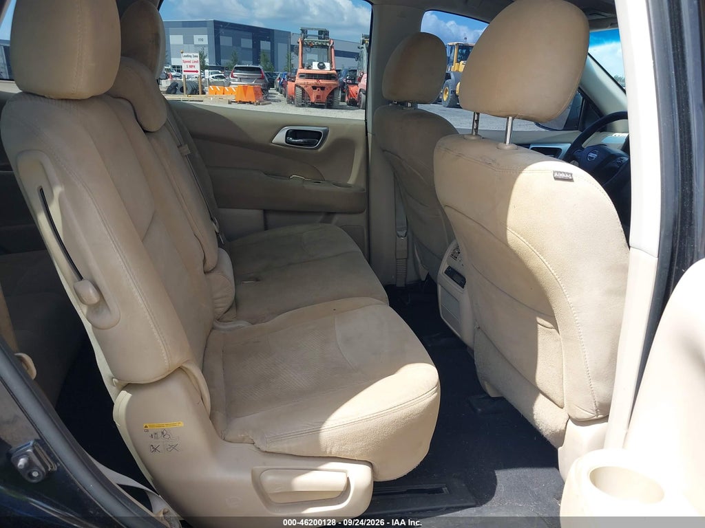 2016 Nissan Pathfinder S photo 8