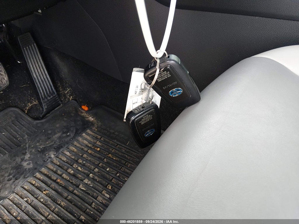 2019 Toyota RAV4 Hybrid Limited photo 11