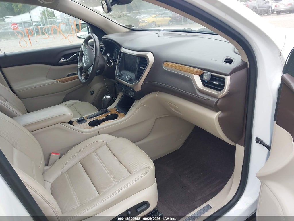 2017 GMC Acadia Denali photo 5
