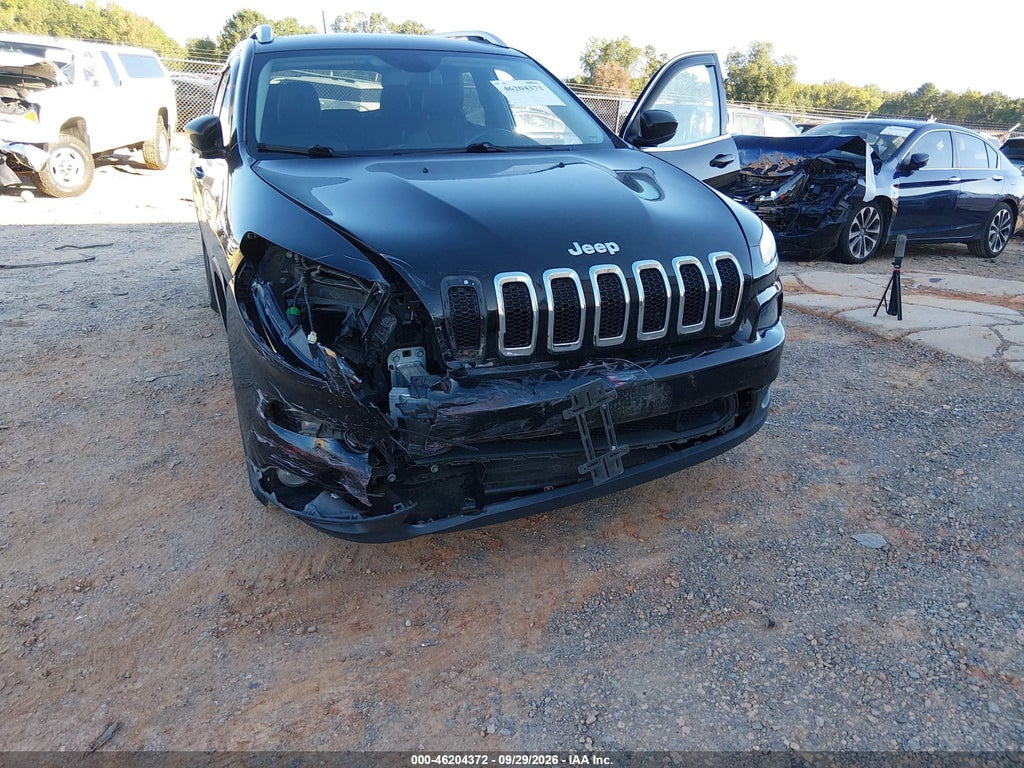 2018 Jeep Cherokee Latitude Plus 4X4 photo 6