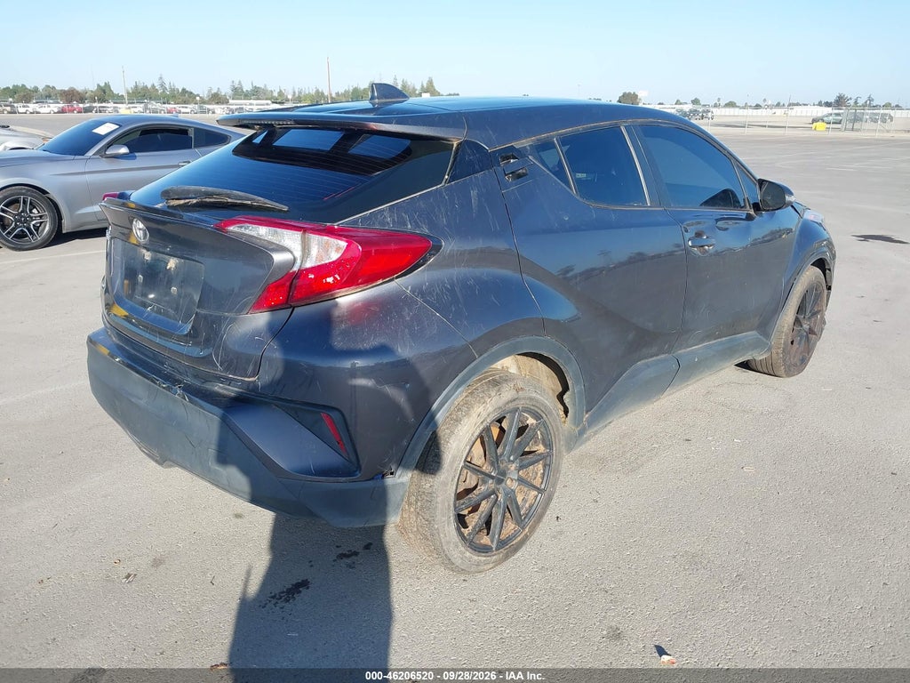 2019 Toyota C-HR XLE photo 4