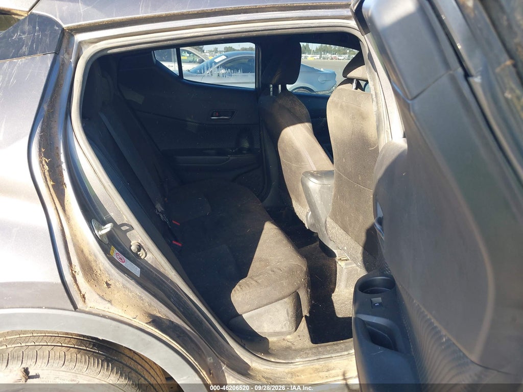 2019 Toyota C-HR XLE photo 8