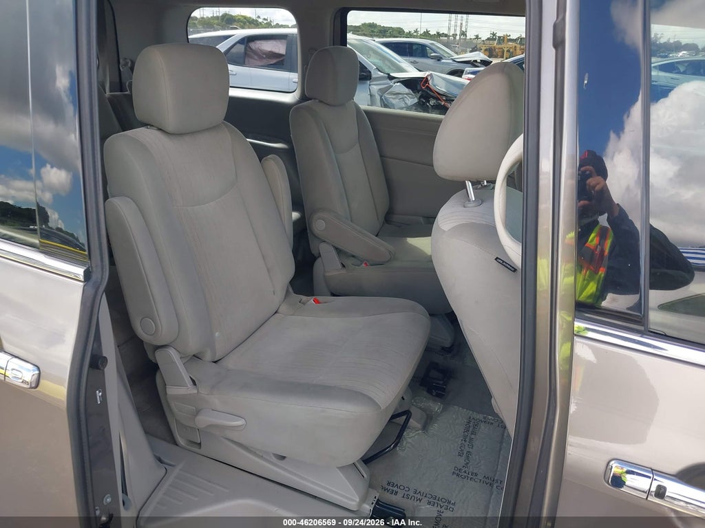2014 Nissan Quest SV photo 8