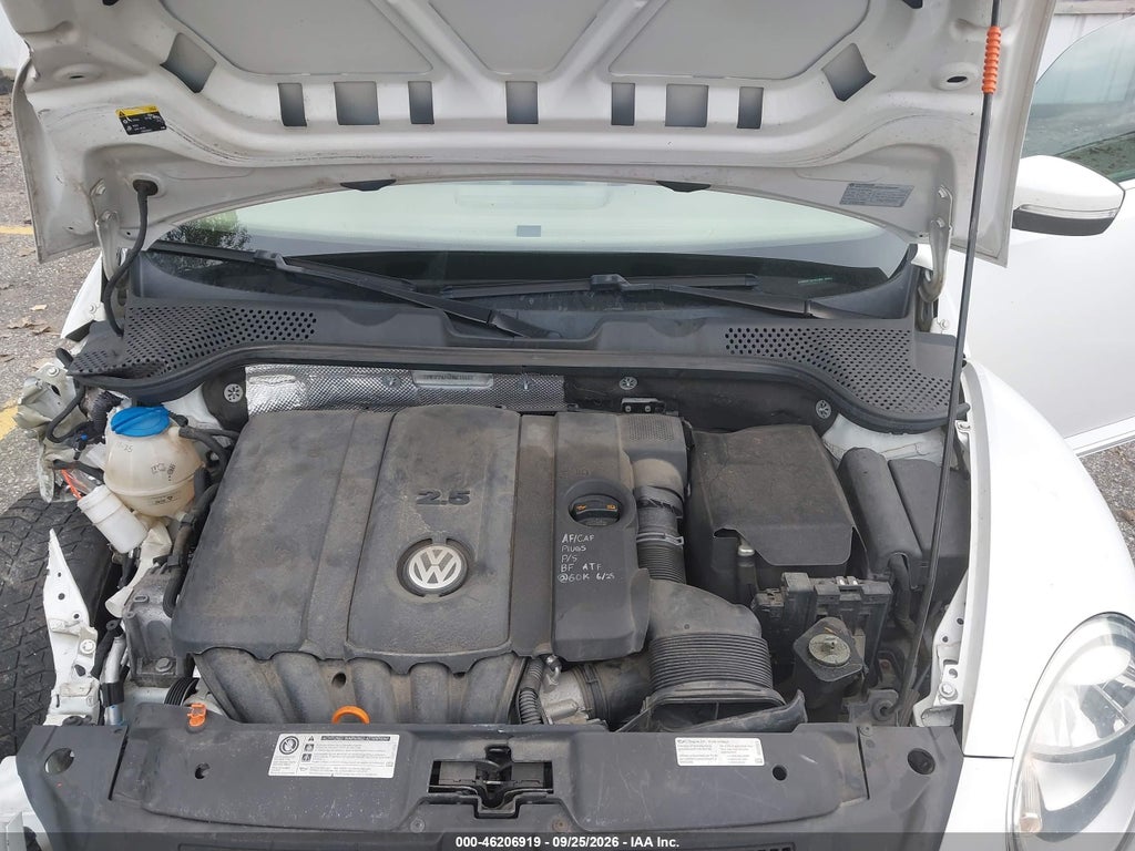 2013 Volkswagen Beetle 2.5L photo 10