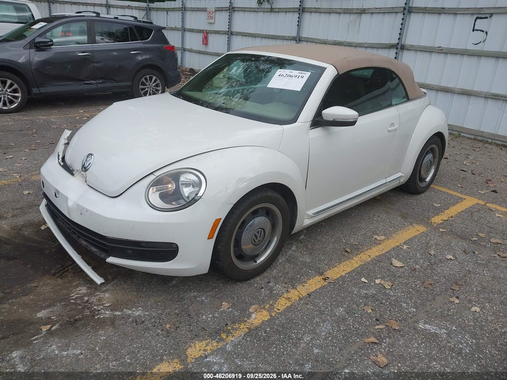 2013 Volkswagen Beetle 2.5L photo 2