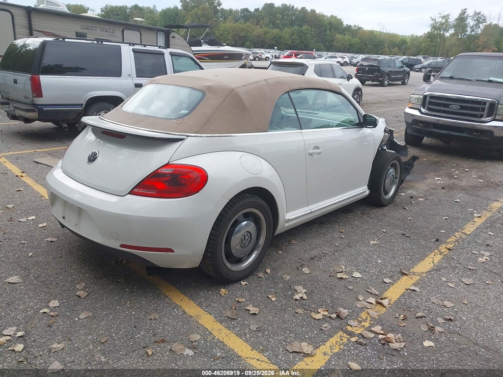 2013 Volkswagen Beetle 2.5L photo 4