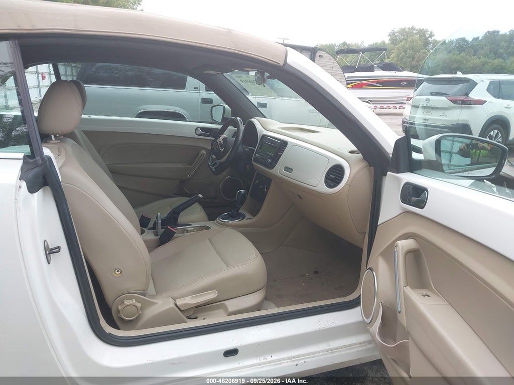 2013 Volkswagen Beetle 2.5L photo 5