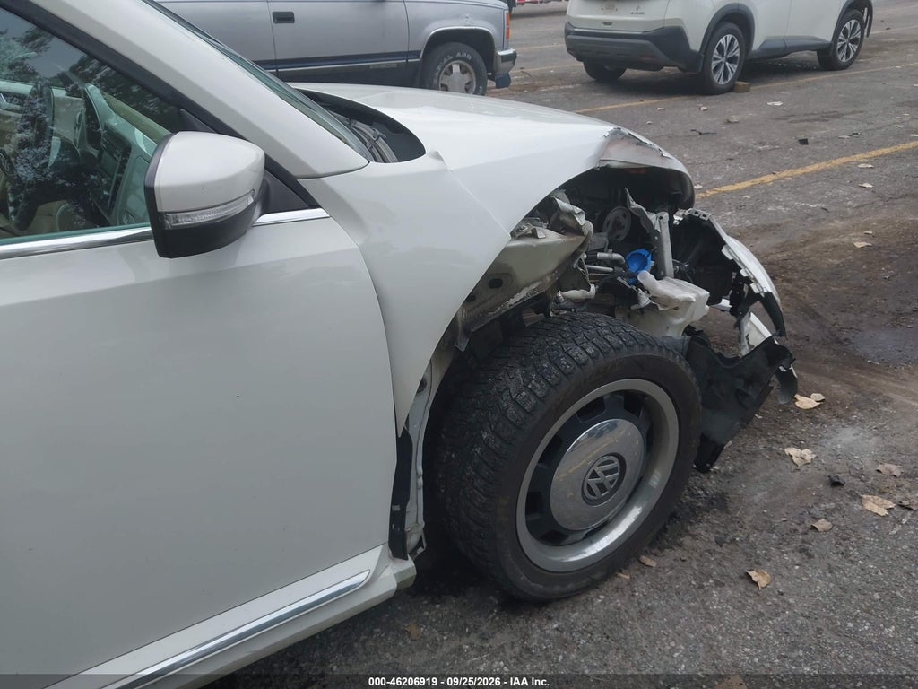 2013 Volkswagen Beetle 2.5L photo 6
