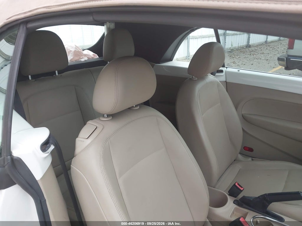 2013 Volkswagen Beetle 2.5L photo 8
