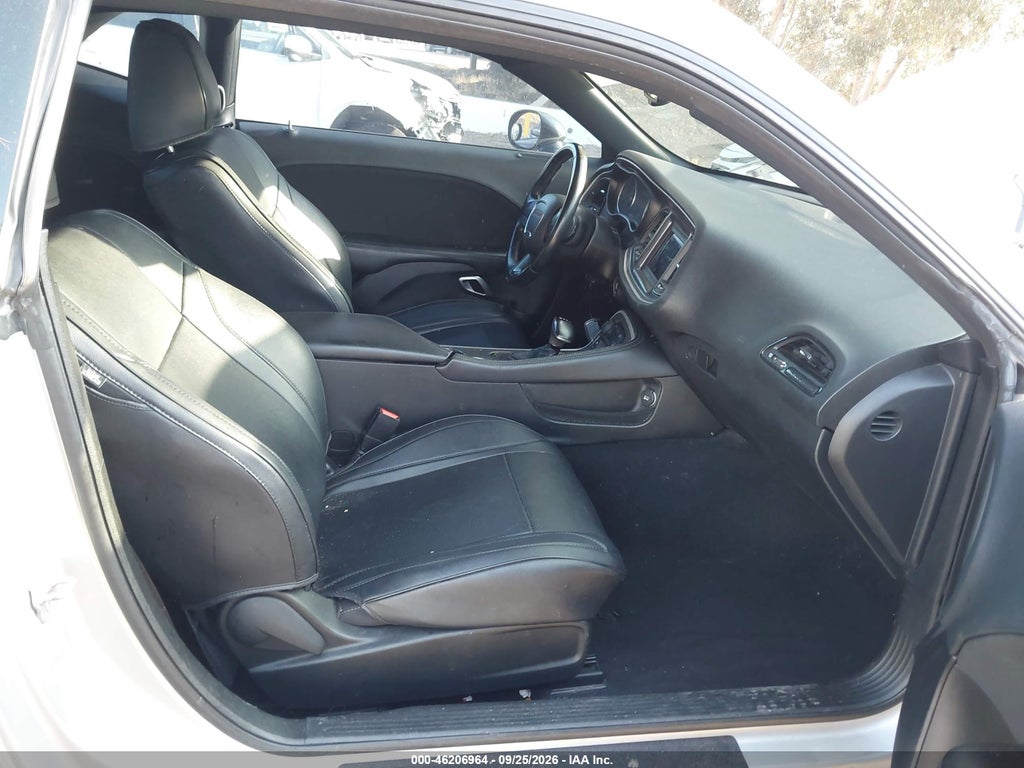2020 Dodge Challenger SXT photo 5