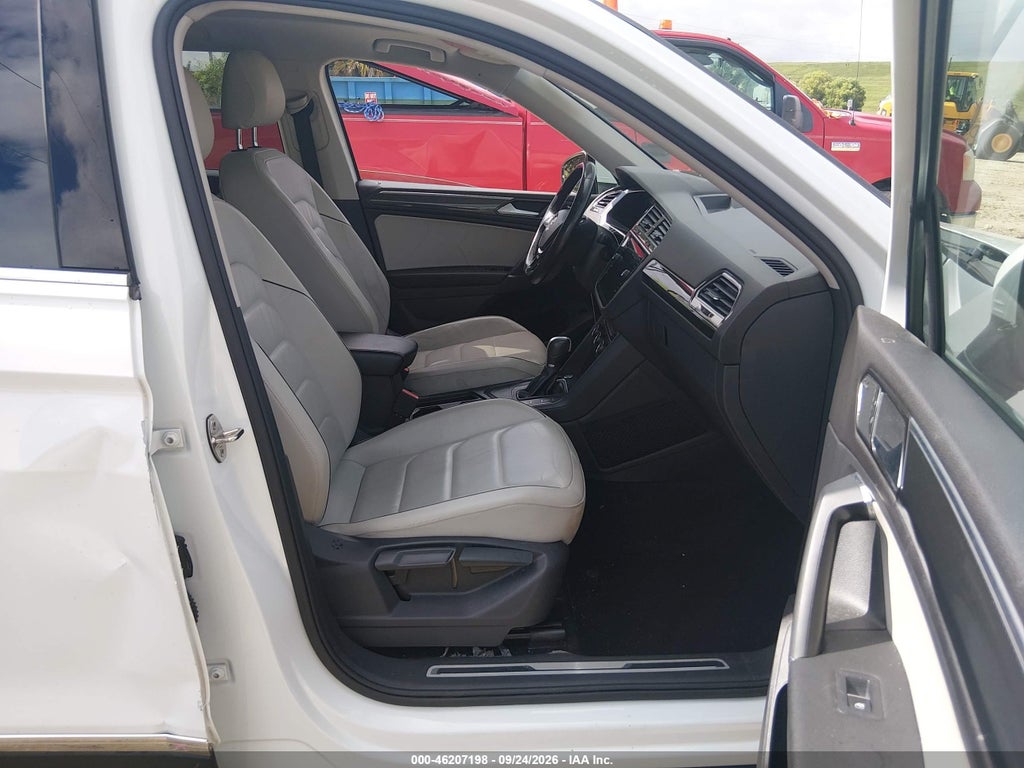 2018 Volkswagen Tiguan 2.0T SEL Premium photo 5
