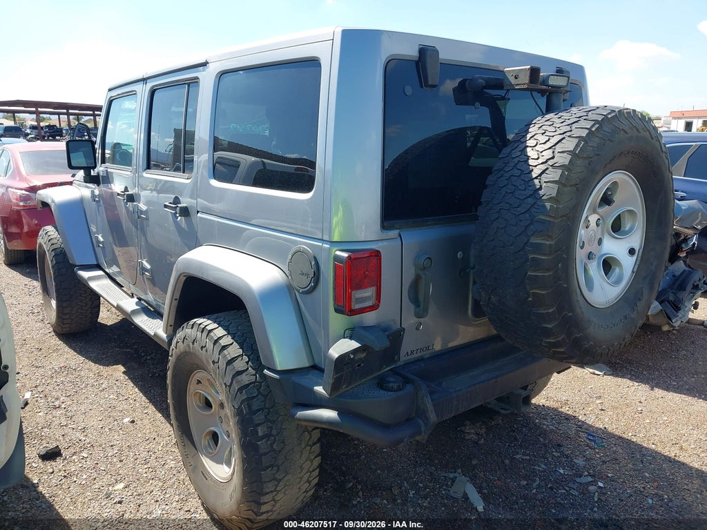 2014 Jeep Wrangler Unlimited Sahara photo 3