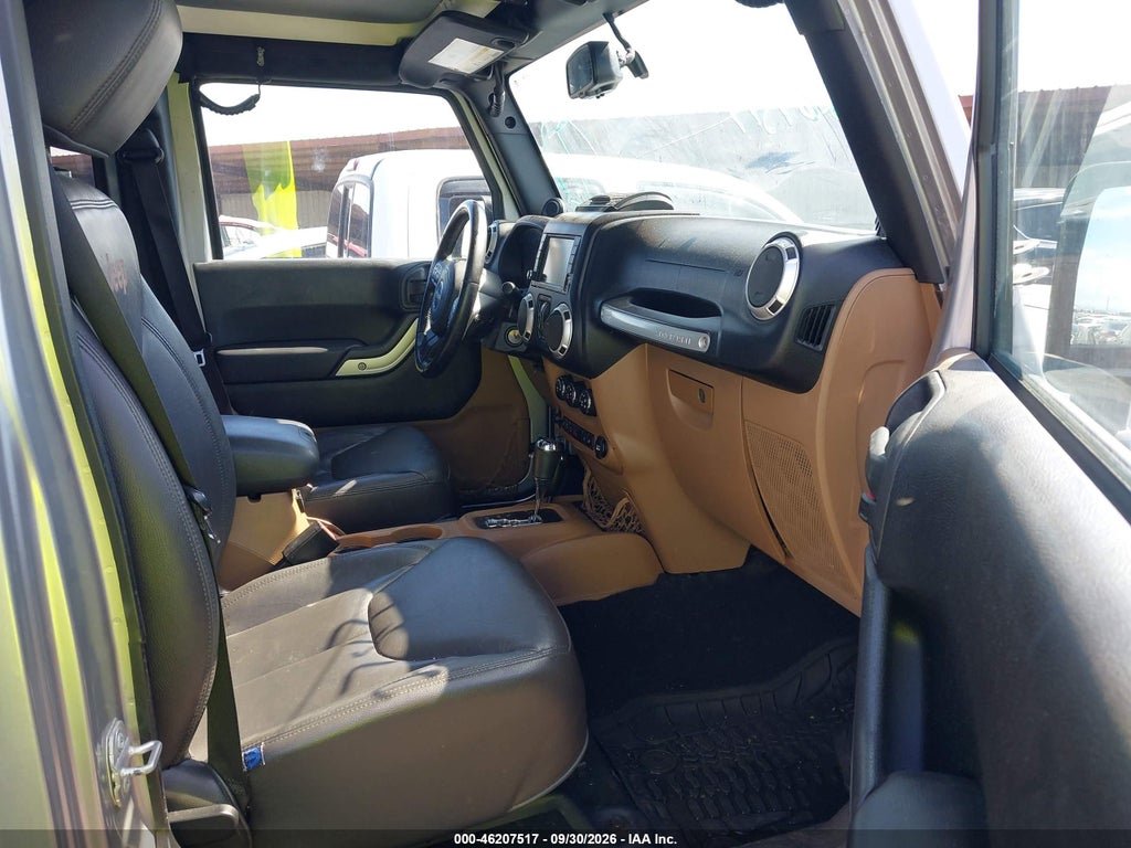 2014 Jeep Wrangler Unlimited Sahara photo 5
