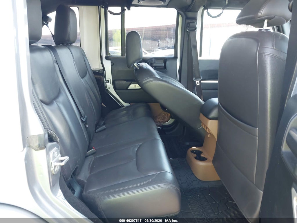2014 Jeep Wrangler Unlimited Sahara photo 8