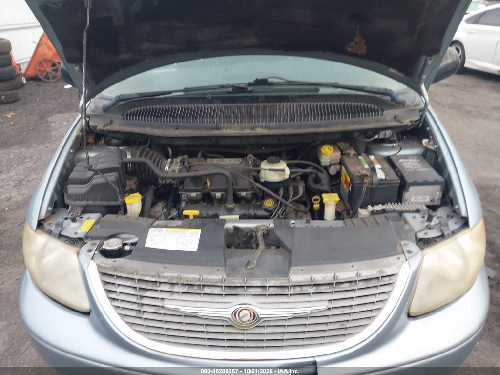 2002 Chrysler Town & Country Limited photo 10