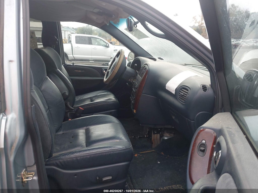 2002 Chrysler Town & Country Limited photo 5