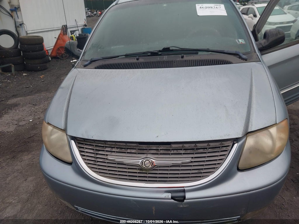 2002 Chrysler Town & Country Limited photo 6