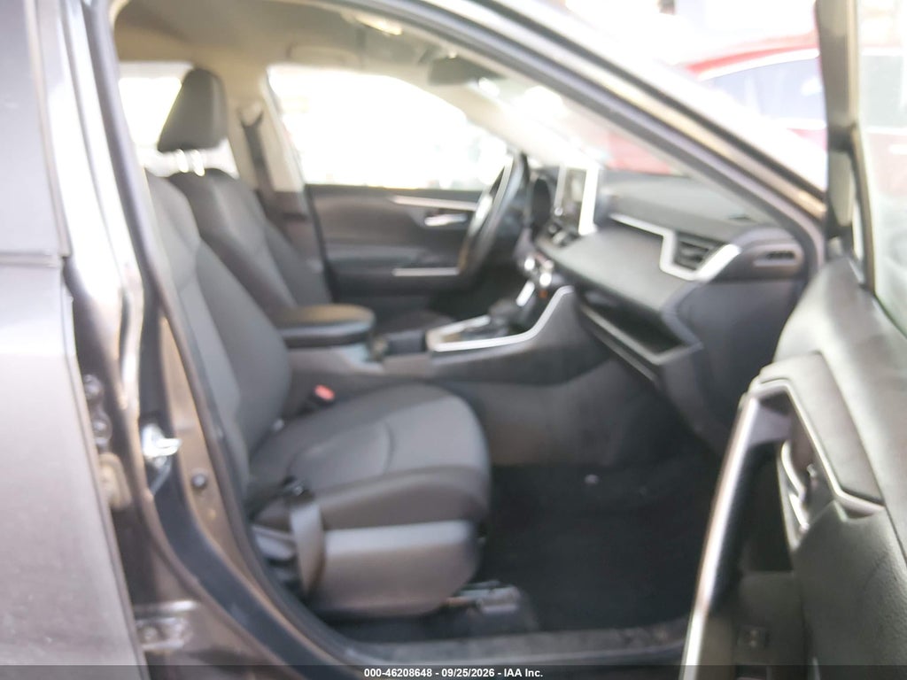 2024 Toyota RAV4 Hybrid XLE photo 5