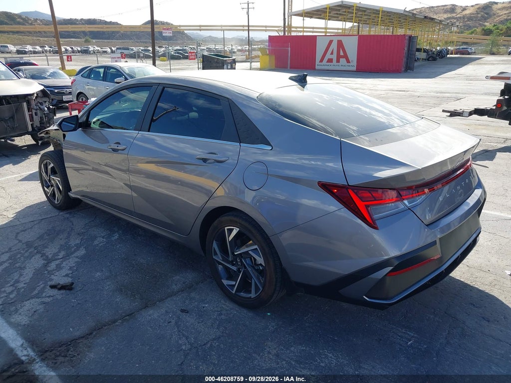 2025 Hyundai Elantra SEL Convenience photo 3