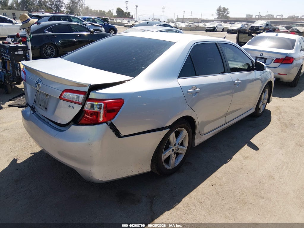 2013 Toyota Camry SE photo 4