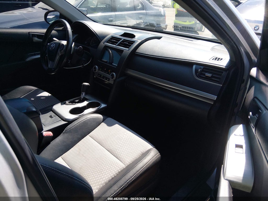 2013 Toyota Camry SE photo 5