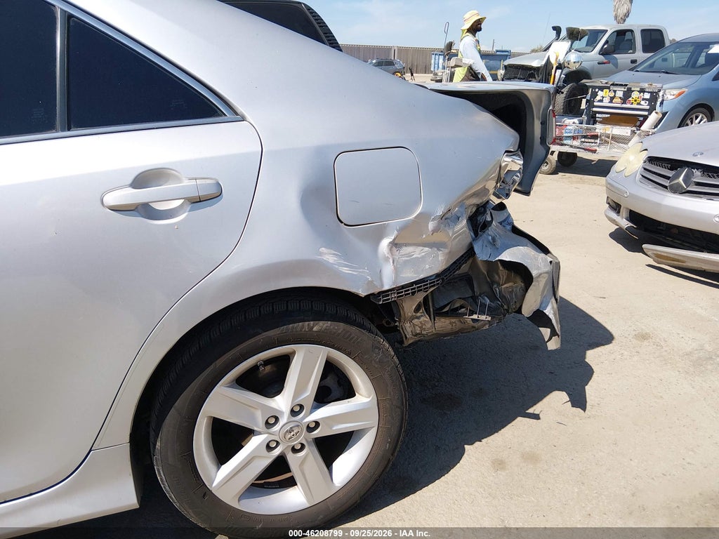 2013 Toyota Camry SE photo 6