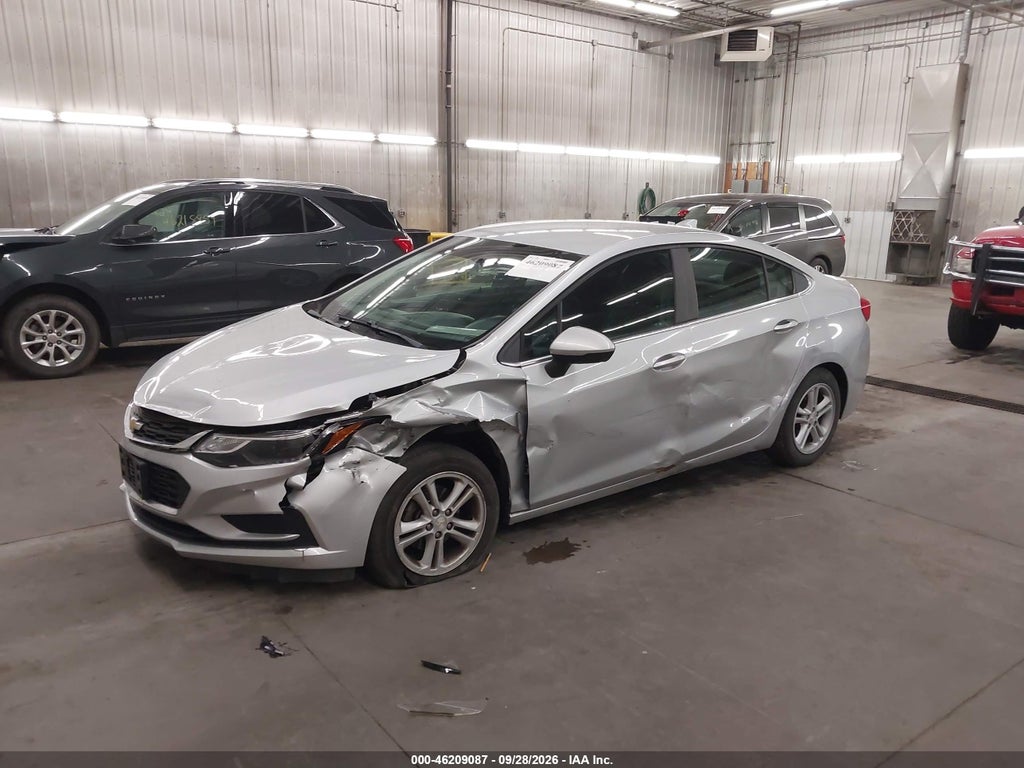 2018 Chevrolet Cruze LT Auto photo 2