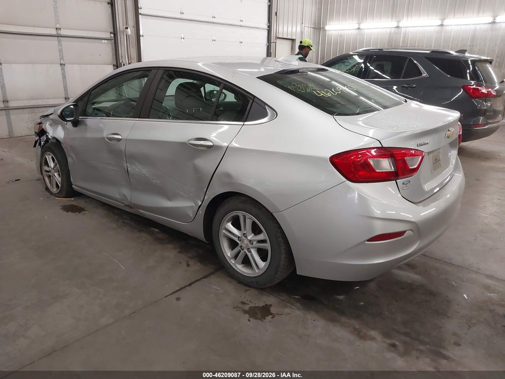 2018 Chevrolet Cruze LT Auto photo 3