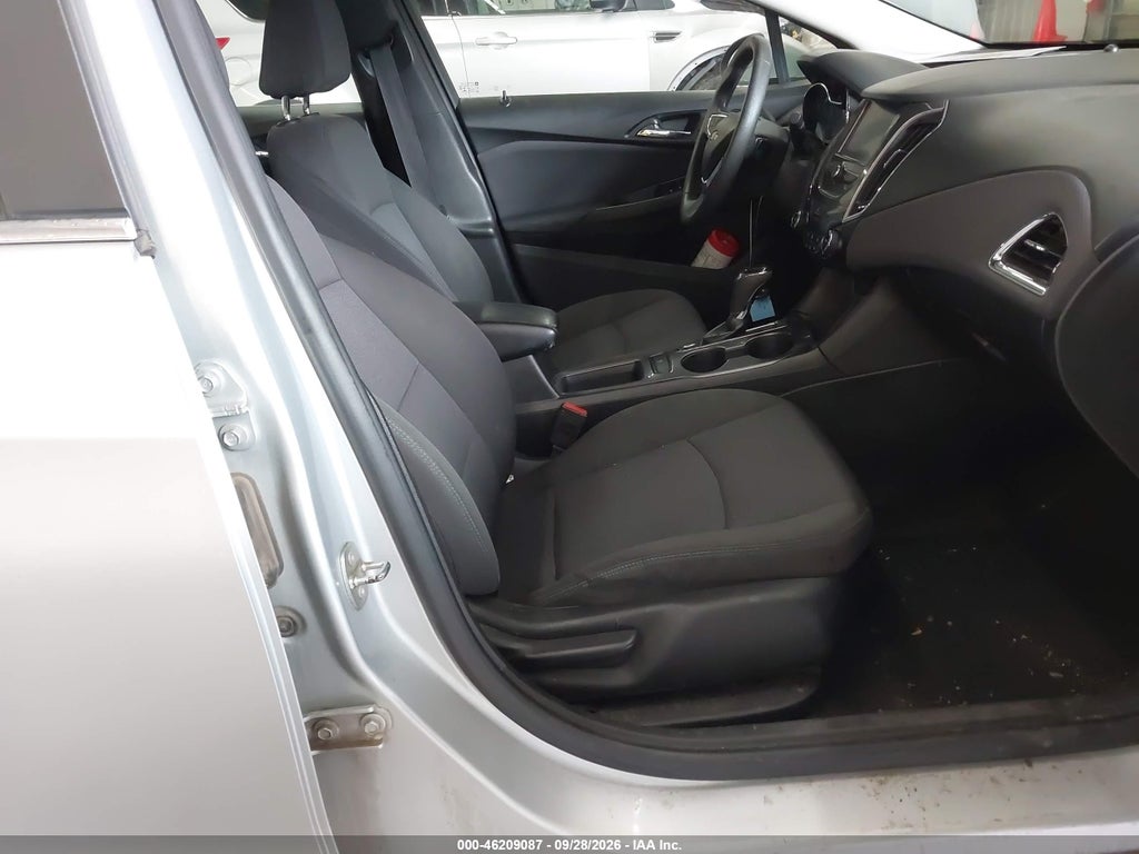 2018 Chevrolet Cruze LT Auto photo 5