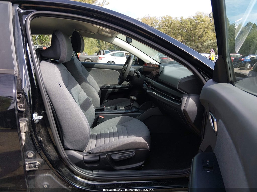 2025 Kia K4 EX photo 5