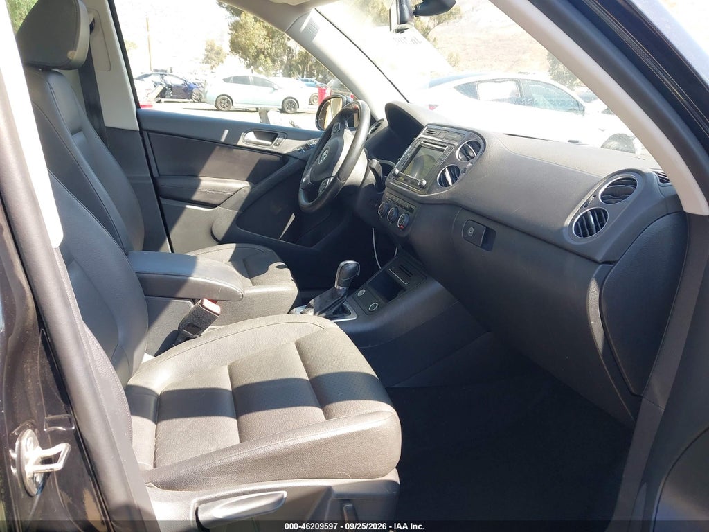 2017 Volkswagen Tiguan 2.0T Wolfsburg Edition photo 5