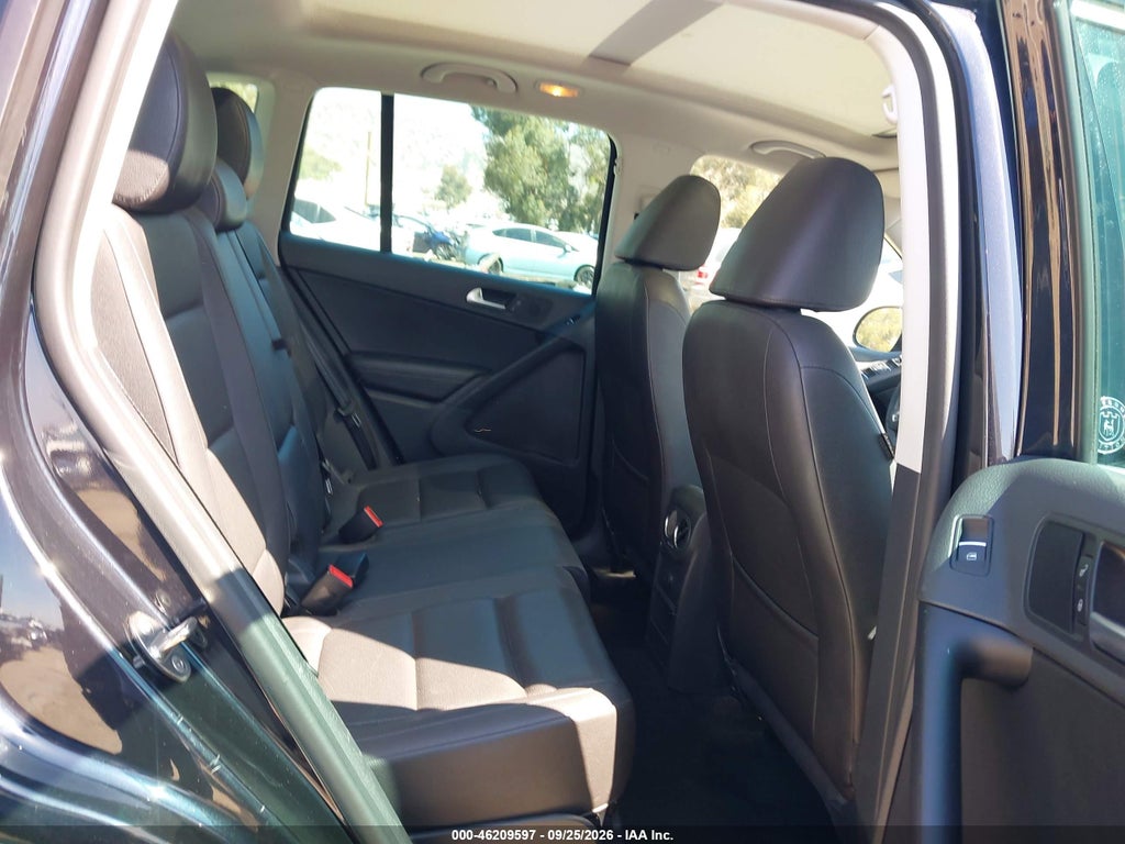 2017 Volkswagen Tiguan 2.0T Wolfsburg Edition photo 8
