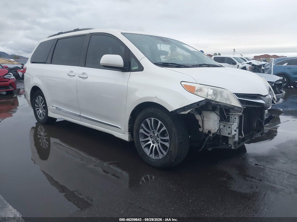 2018 Toyota Sienna XLE 8 Passenger photo 1
