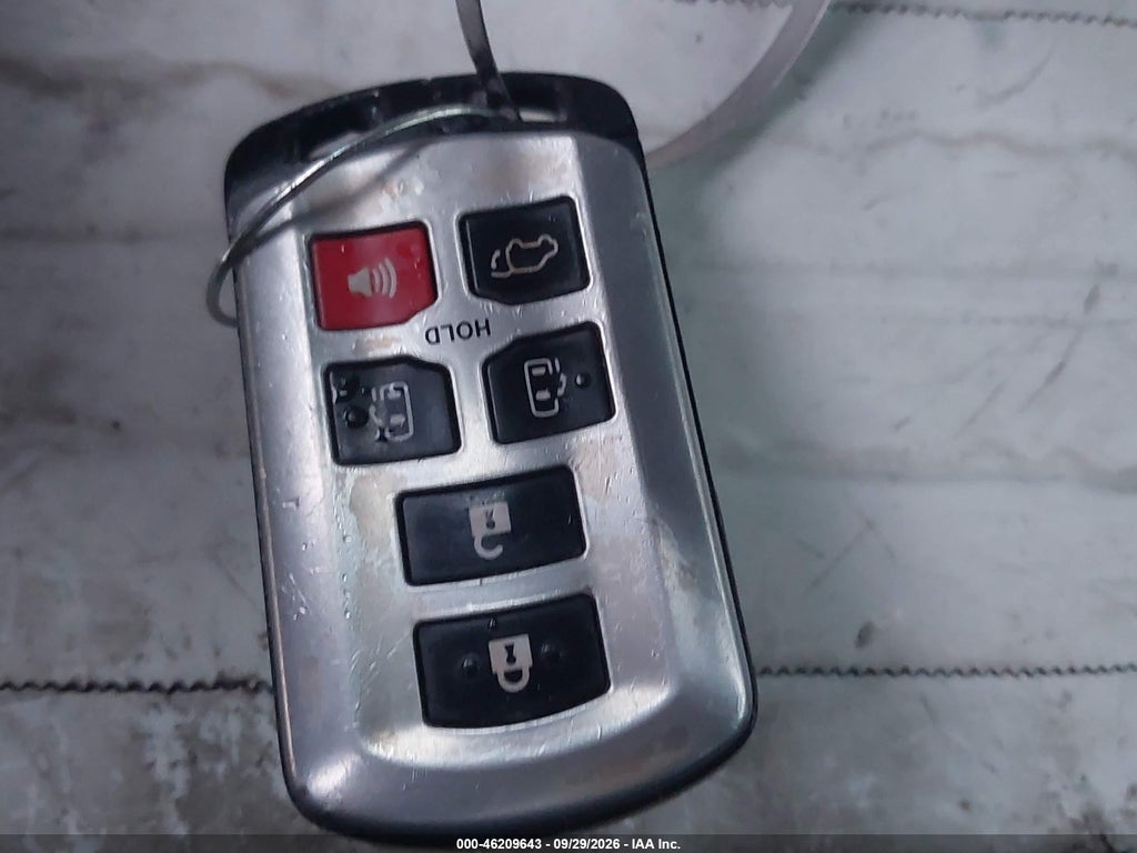 2018 Toyota Sienna XLE 8 Passenger photo 11