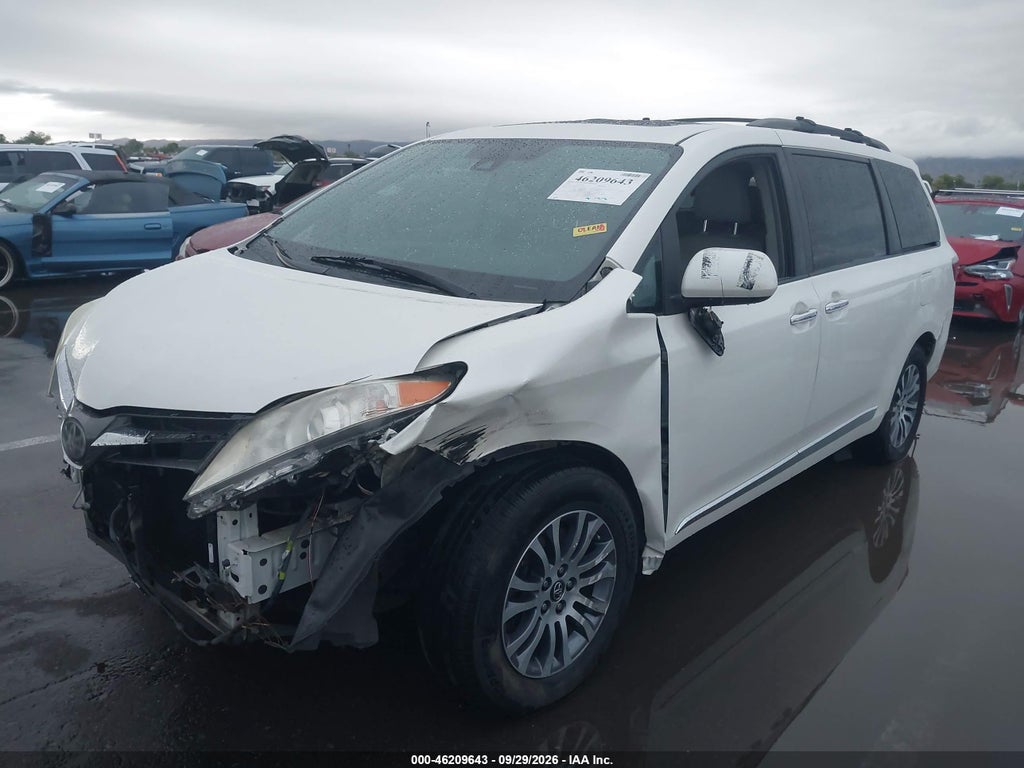 2018 Toyota Sienna XLE 8 Passenger photo 2