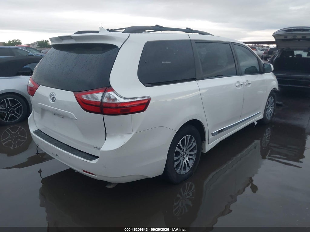 2018 Toyota Sienna XLE 8 Passenger photo 4